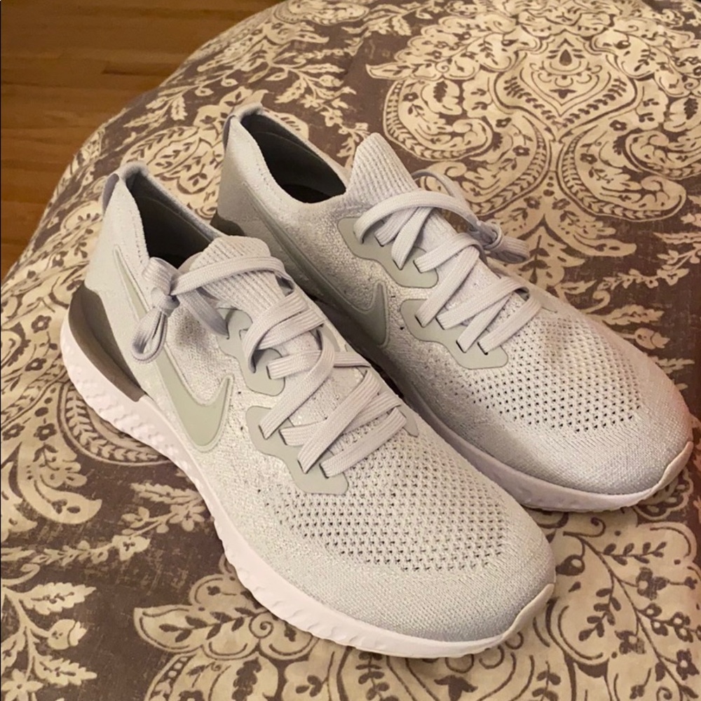 NWT W Nike epic react flyknit 2